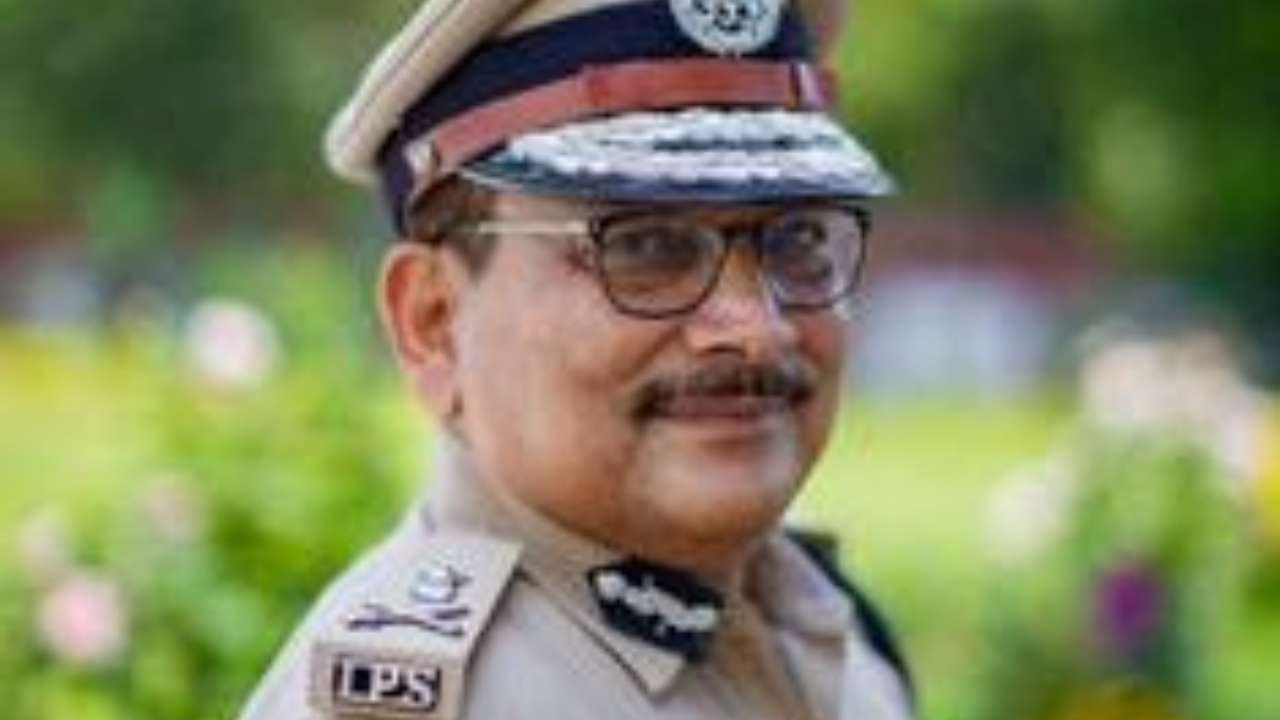 Bihar Police Wali Sex Video - Bihar DGP Gupteshwar Pandey takes voluntary retirement, likely to join NDA  ahead of assembly polls
