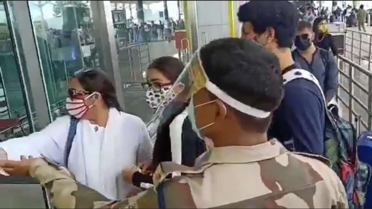 Photos: Sara Ali Khan travels from Goa to Mumbai with Amrita Singh, Ibrahim Ali Khan after being summoned by NCB