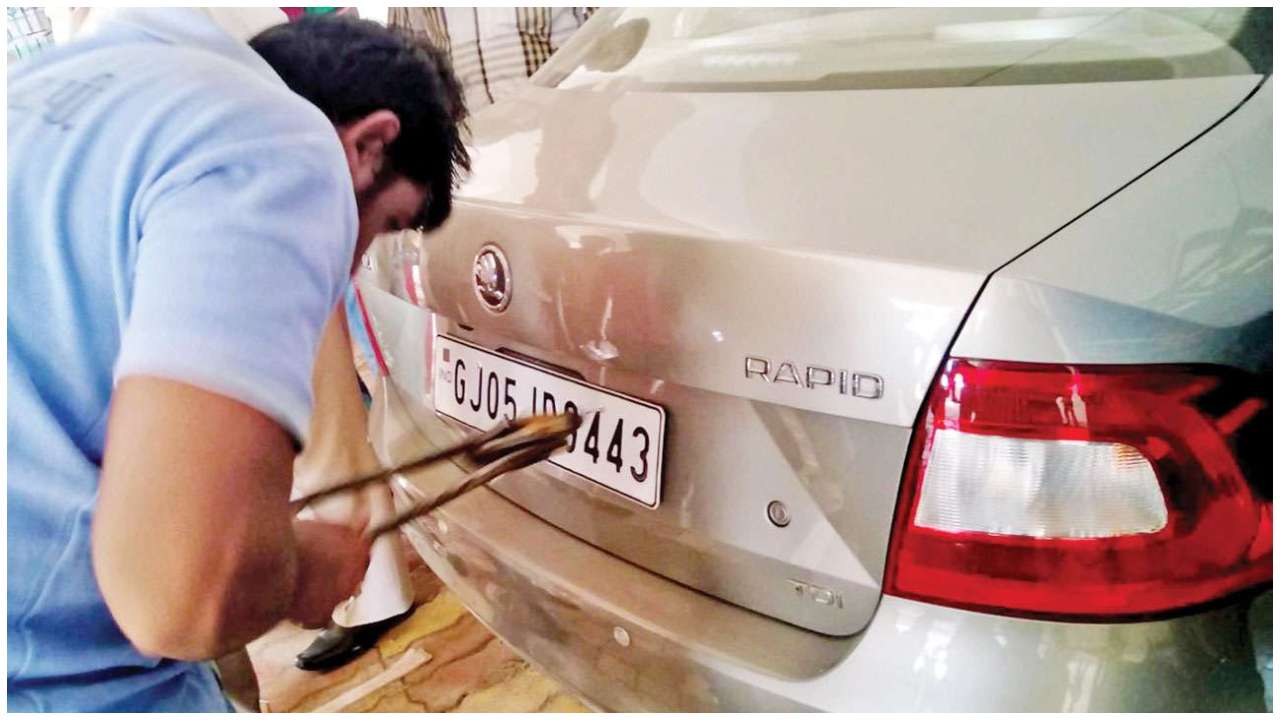 high-security-number-plate-colour-coded-fuel-plate-compulsory-in-delhi