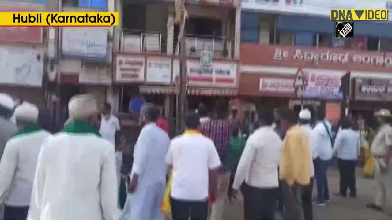 Protesters stop bus in hubli to demonstrate karnataka bandh