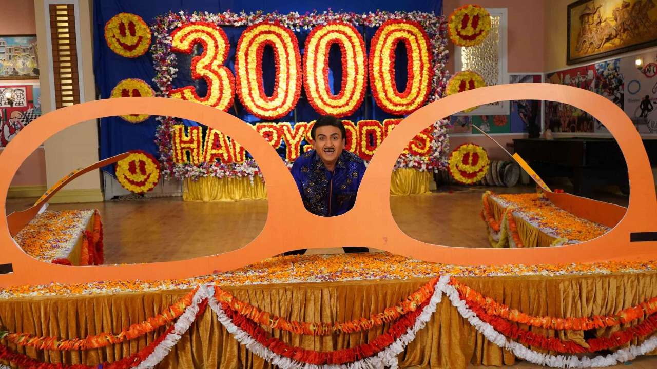 Jethalal Gada aka Dilip Joshi poses without his family