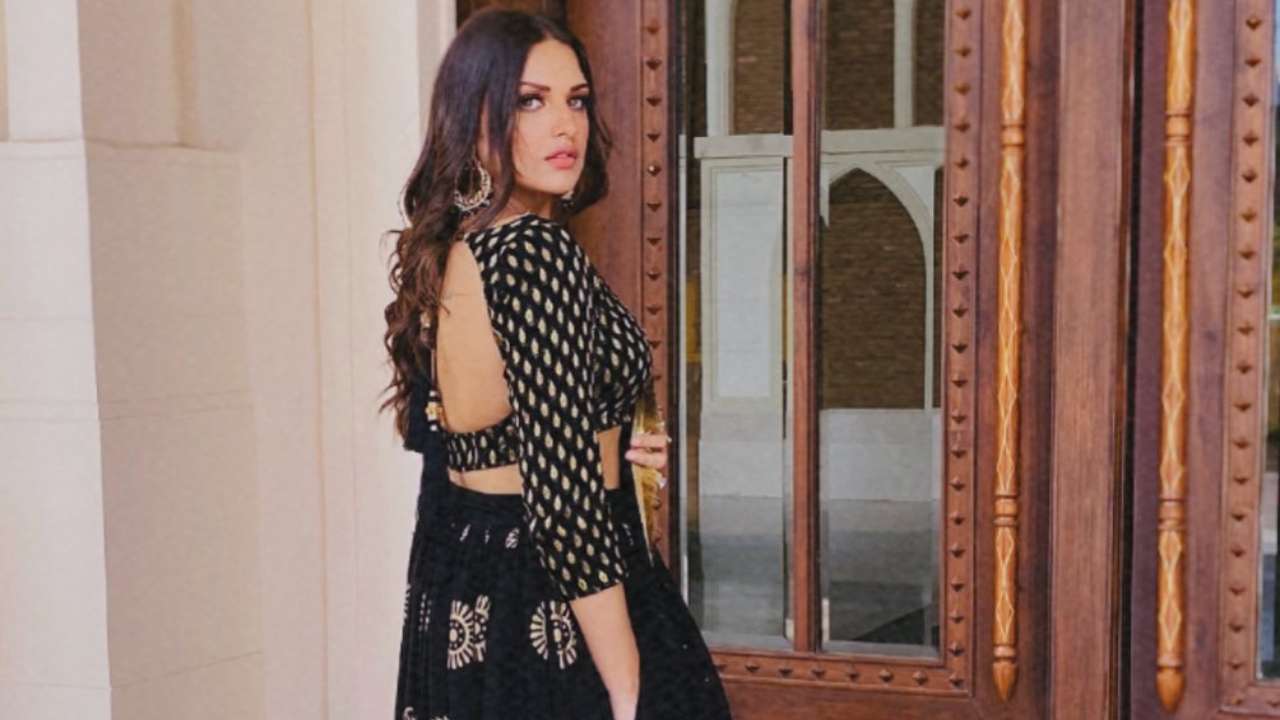 COVID-19 positive Himanshi Khurana rushed to hospital after health