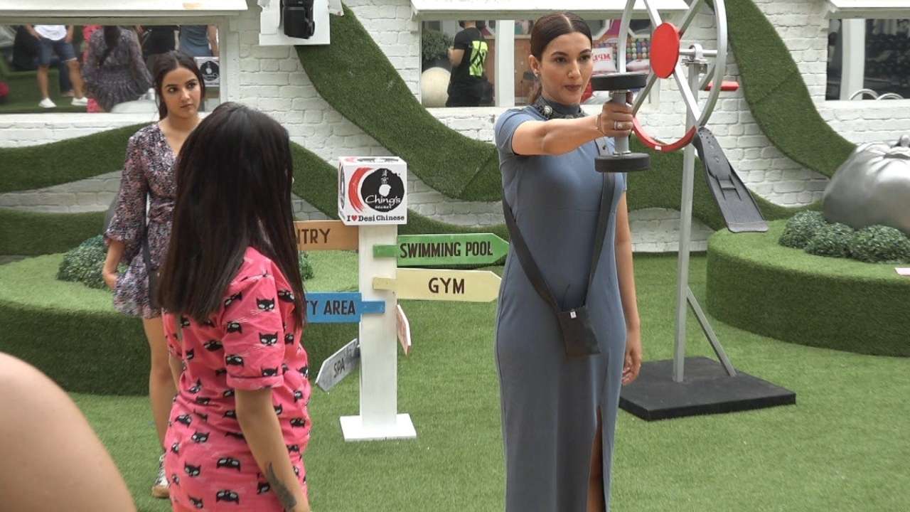 Sara Gurpal îl cheamă pe Sidharth 