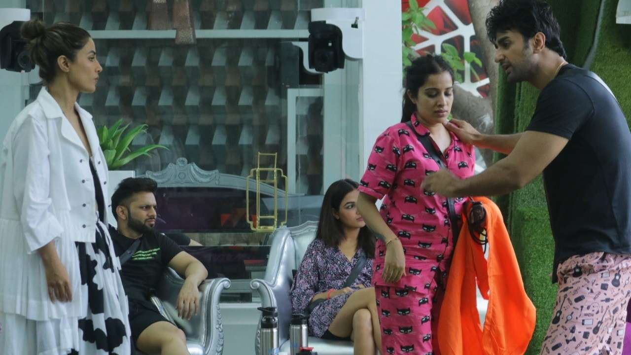 Gauahar vs Pavitra