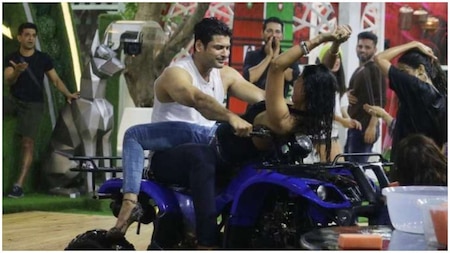 Sidharth gets on a quadbike and girls have to clean it