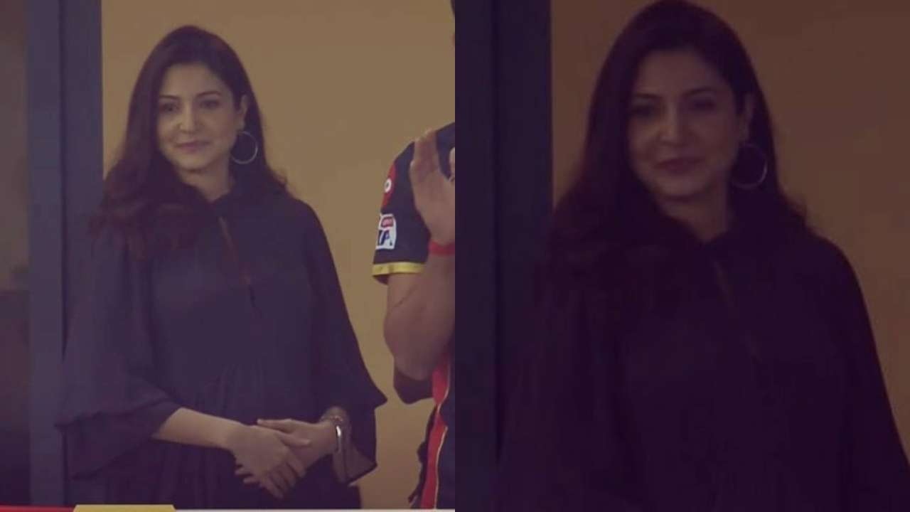 Rcb Vs Csk Fans Can T Stop Swooning Over Anushka Sharma S Loved Up Gesture For Virat Kohli A fan club of the couple shared this picture on twitter. rcb vs csk fans can t stop swooning