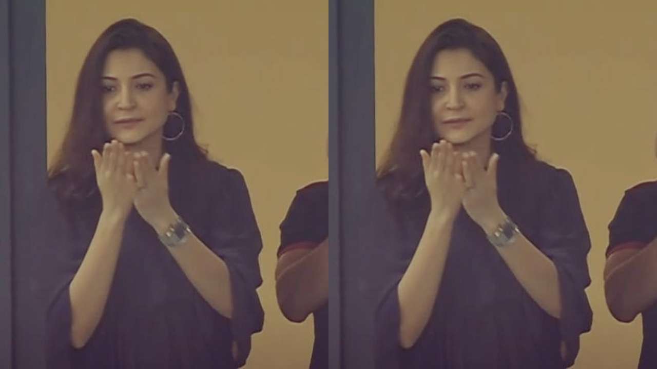 RCB vs CSK: Fans can't stop swooning over Anushka Sharma's ...