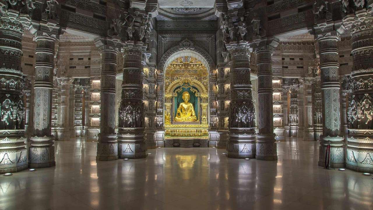 Mesmerising view of the temple sanctum sanctorum