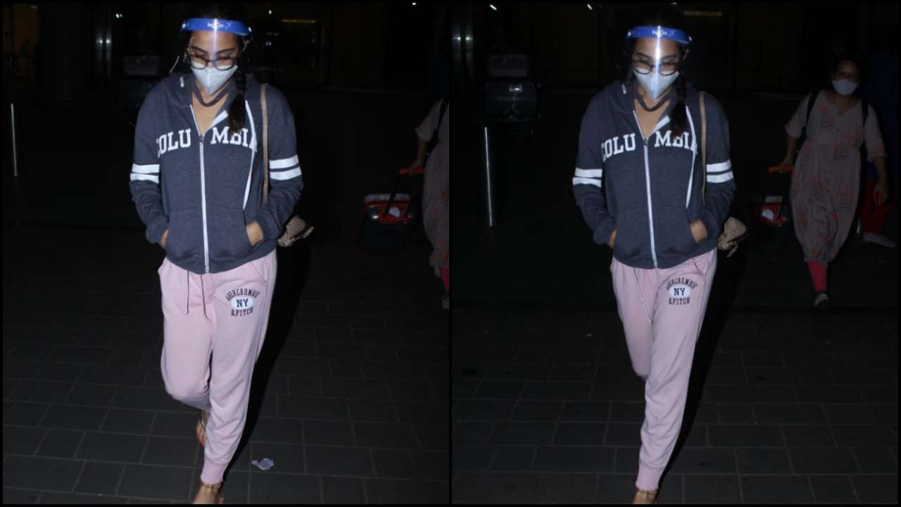 Sara Ali Khan snapped at the Mumbai airport