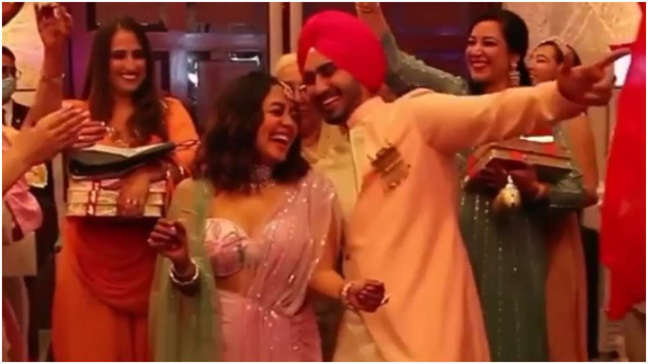 1280px x 720px - Watch: Neha Kakkar and Rohanpreet Singh share video from their 'roka'  ceremony, don matching outfits