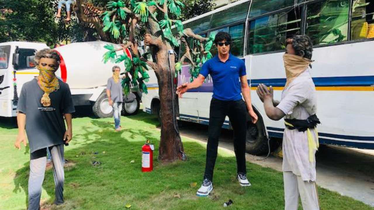 Sonu Sood's life-size statue