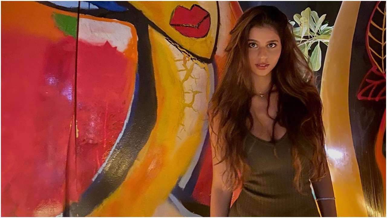 Suhana Khan rocks olive green ribbed bodycon dress on glamorous night out; leaves Ananya Panday love-struck