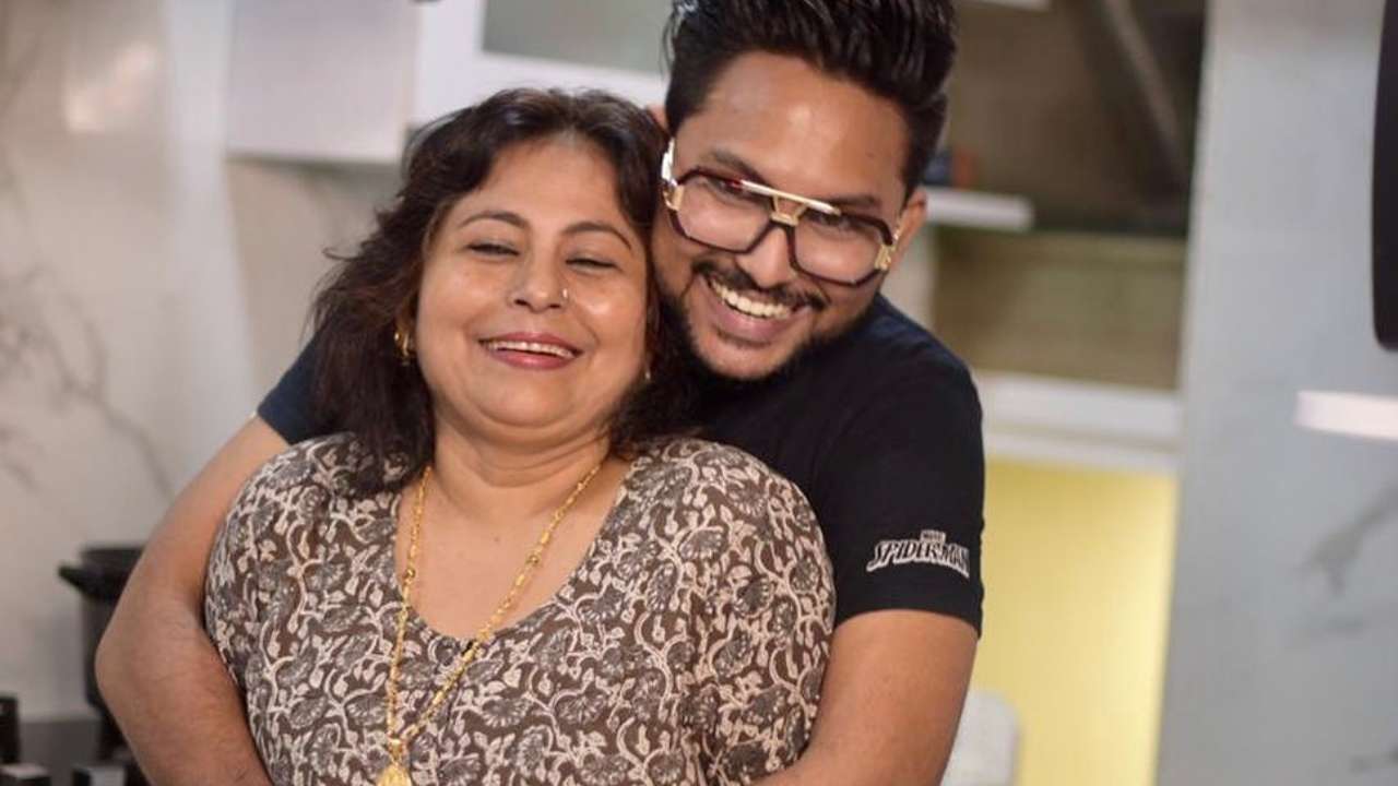 Jaan Kumar Sanu with his mother Rita Bhattacharya