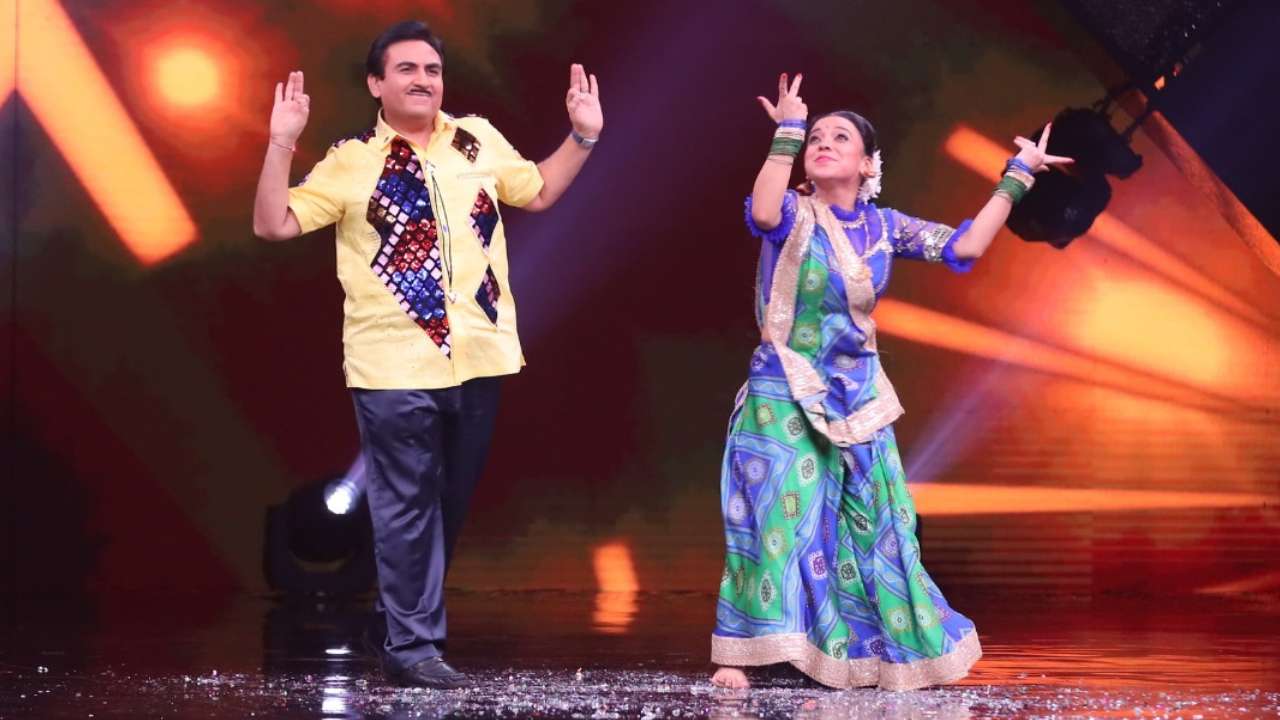 Jethalaal aka Dilip Joshi dances with 