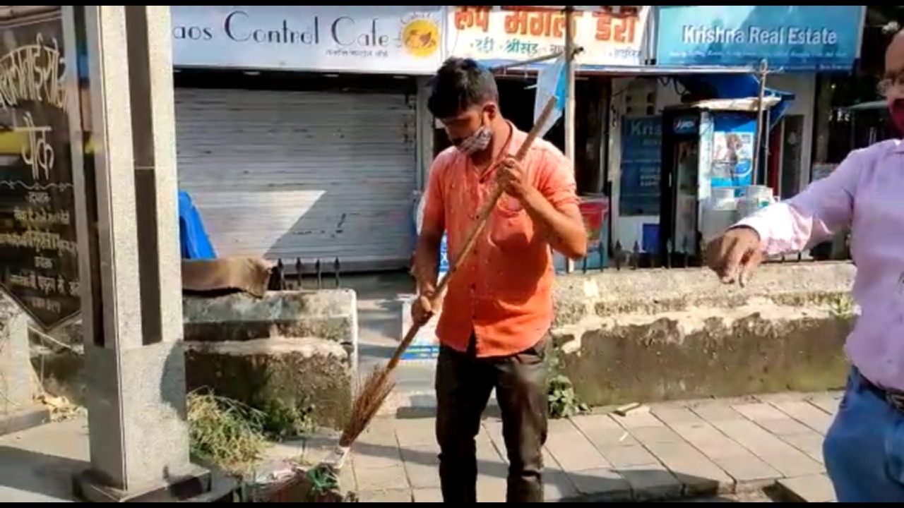 Sweeping the street: BMC gets Mumbai public places cleaned as punishment for people roaming without mask