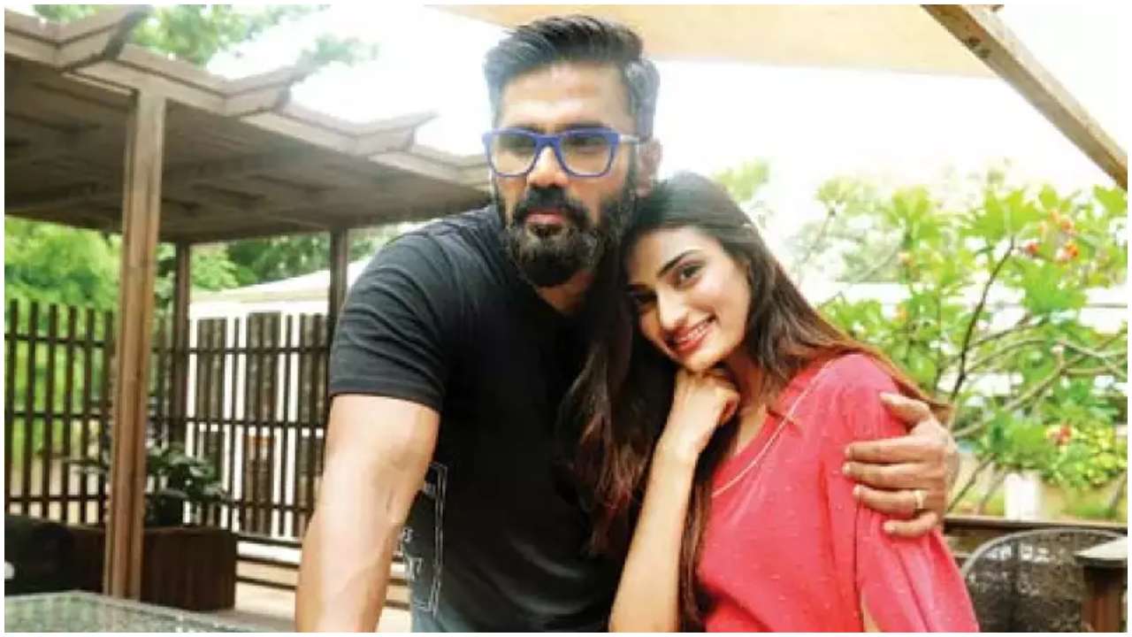 sunil shetty and his daughter