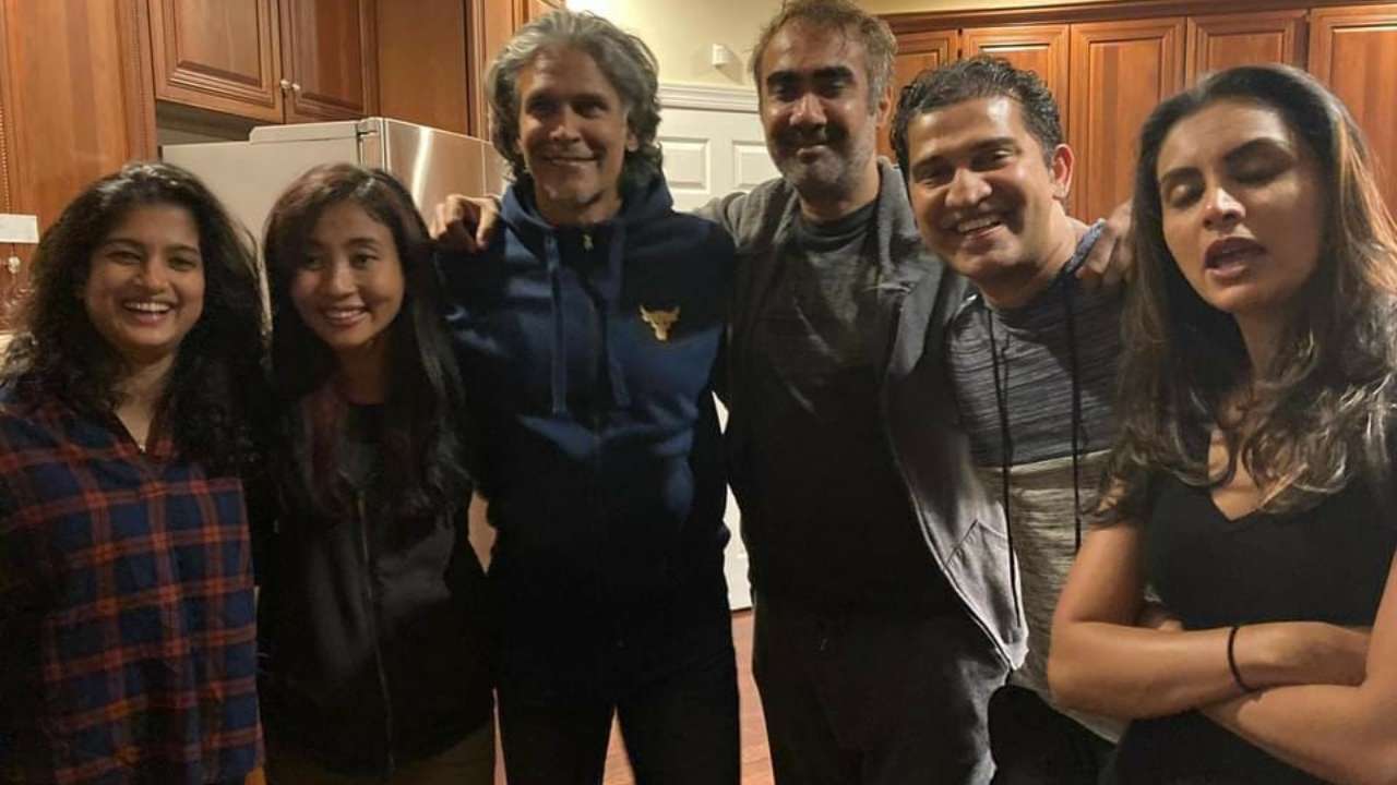 Milind Soman Ranvir Shorey And Others Wrap Metro Park Season 2 In Us Metro park (2019) hindi complete season watch online hd print free download. others wrap metro park season 2