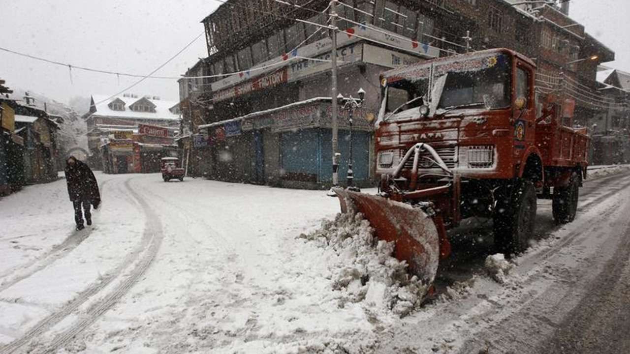 Imd Predicts Heavy Snow Rain In Jammu And Kashmir Ladakh