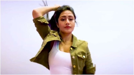 Dhanashree Verma Garba dance video on Falguni Pathak song