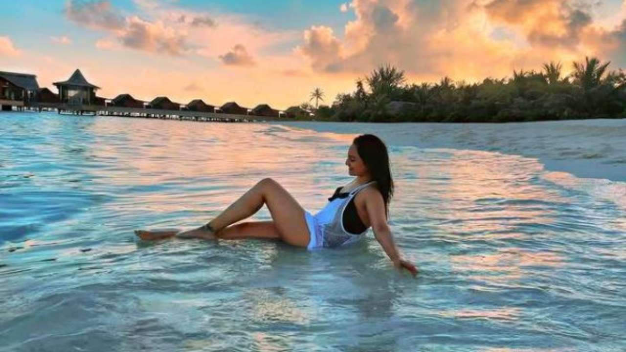 Sonakshi Sinha Ki Chut Video - After Rakulpreet Singh, Sonakshi Sinha, Sophie Choudry share breathtaking  photos from Maldives vacay