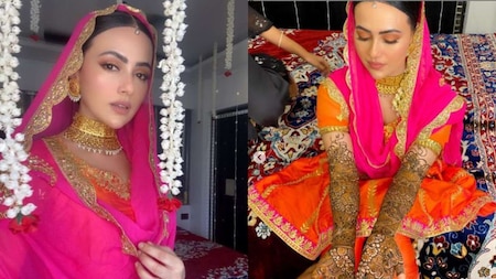 Sana Khan flaunts her beautiful mehendi