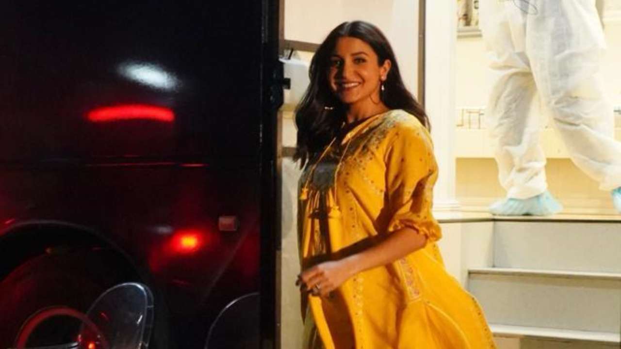 Pregnant Anushka Sharma adds easy-breezy yellow dress to her maternity