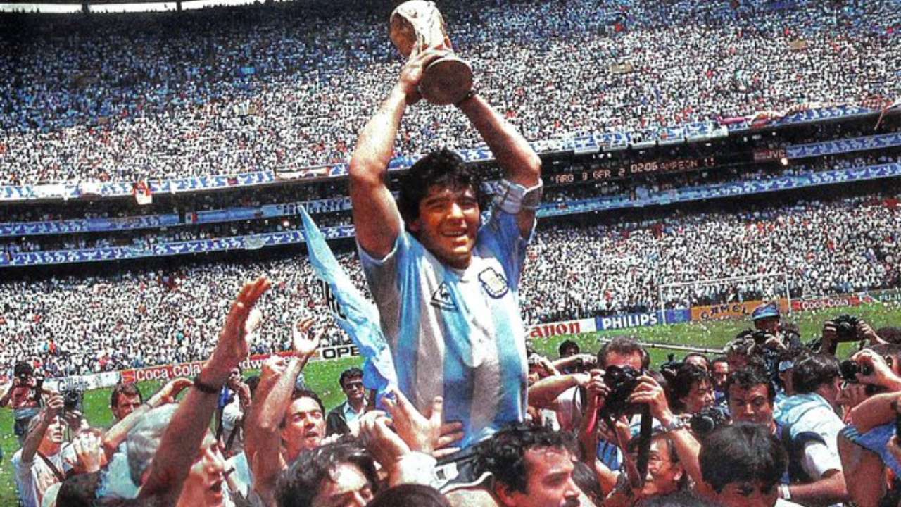 Maradona: héroe, ídolo y líder