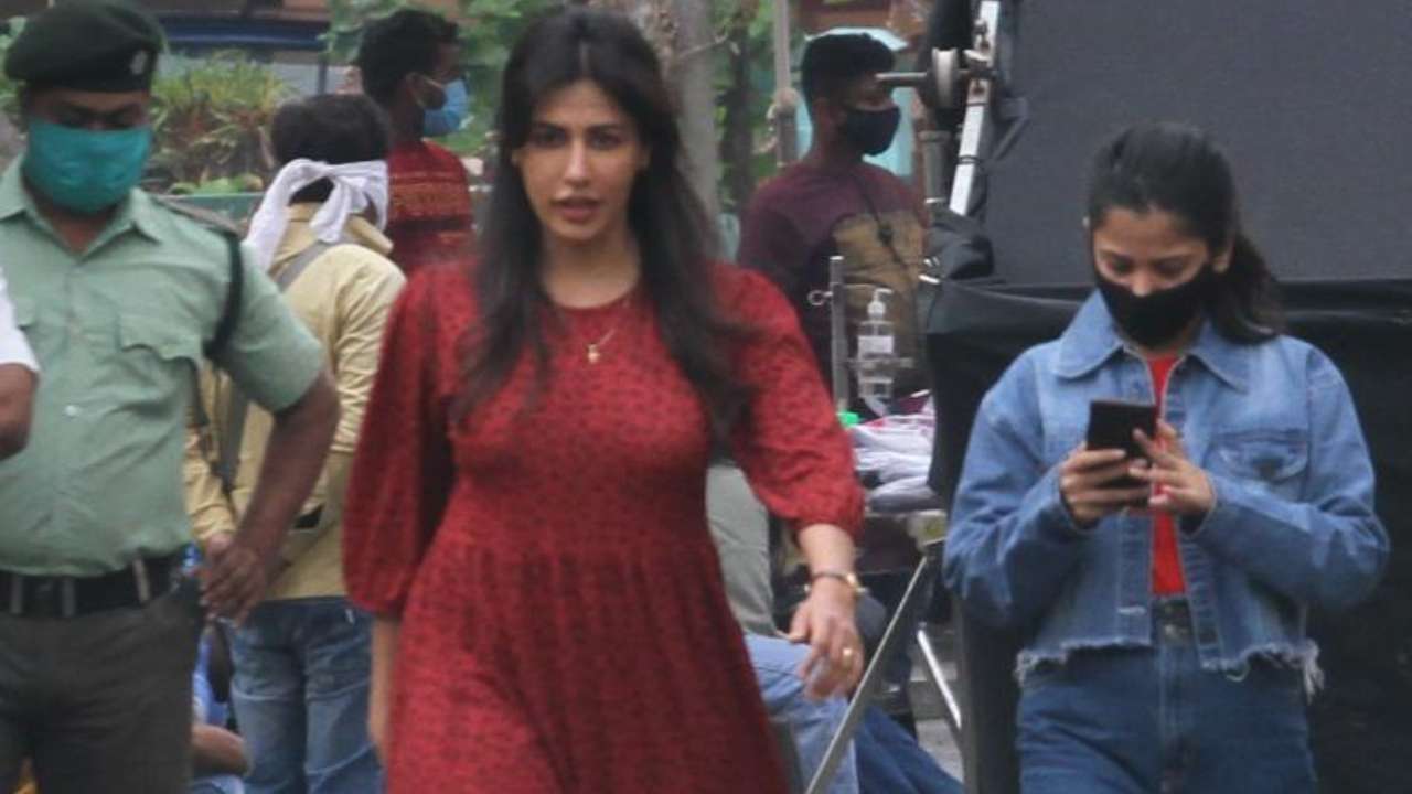 Chitrangda Singh joins Abhishek Bachchan on 'Bob Biswas' sets