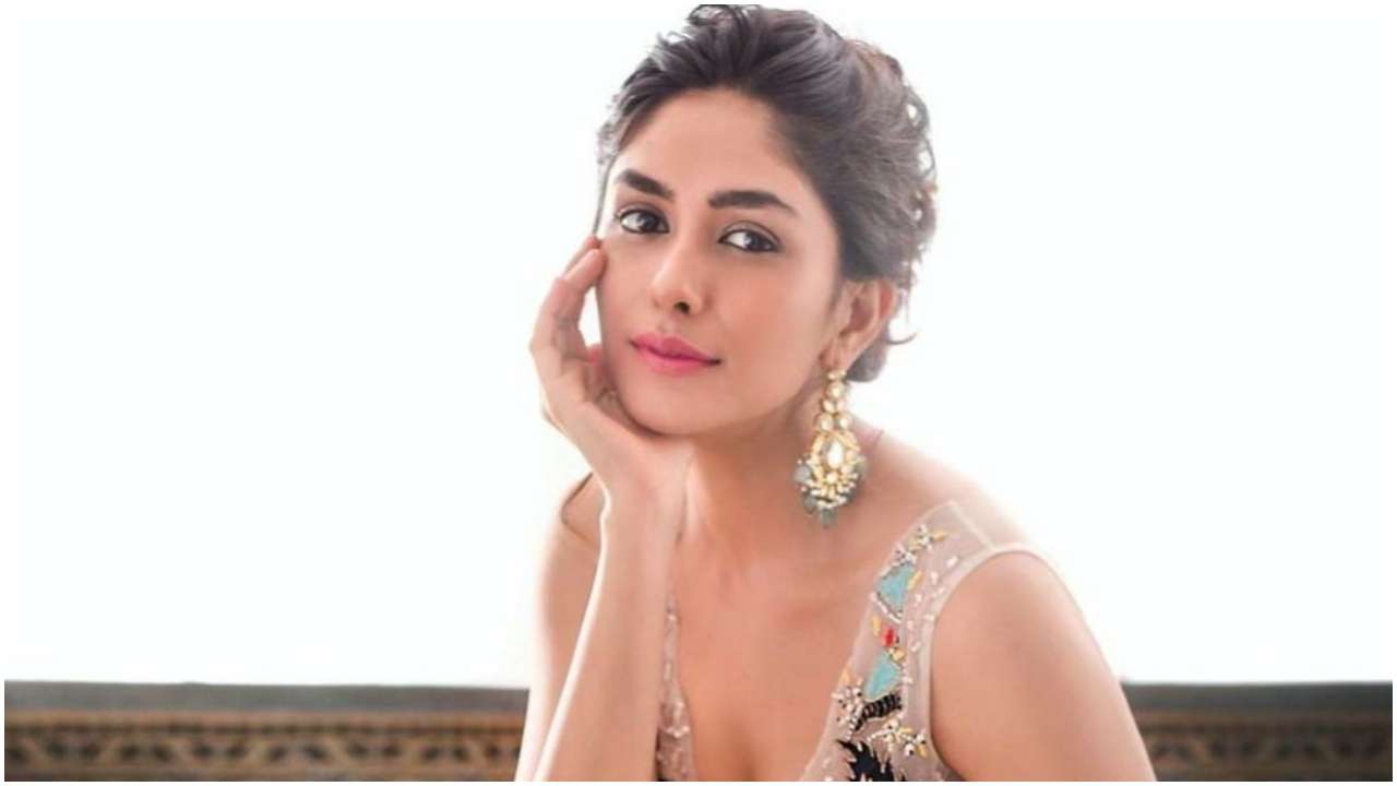 Don’t believe in starving myself or doing crash diets, I eat everything: Mrunal Thakur