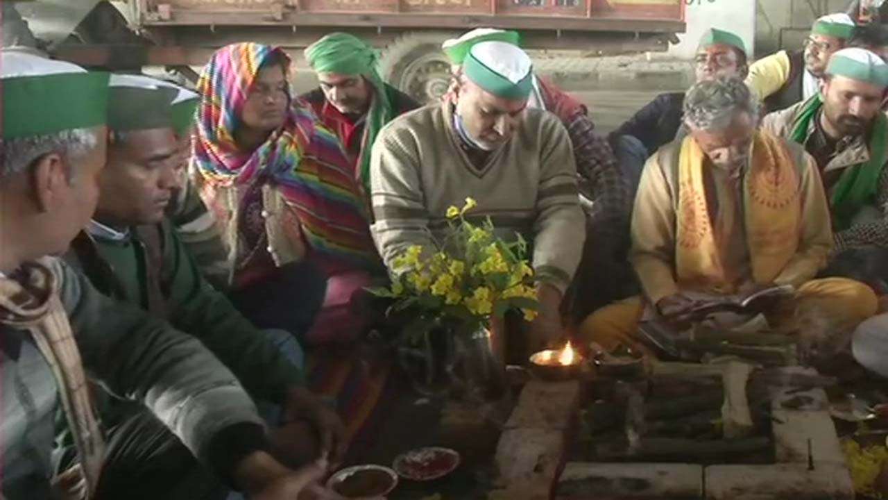 Farmers perform 'havan'