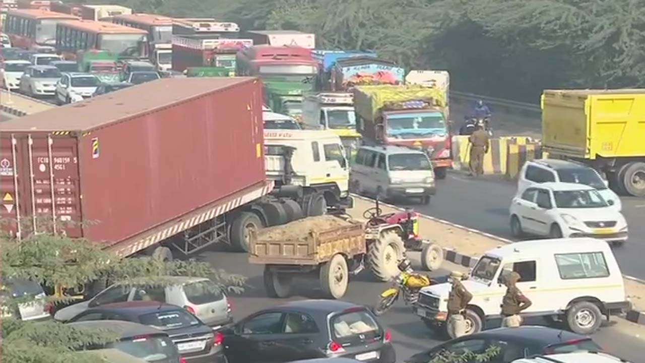 Plea in SC to remove protesting farmers at Delhi borders