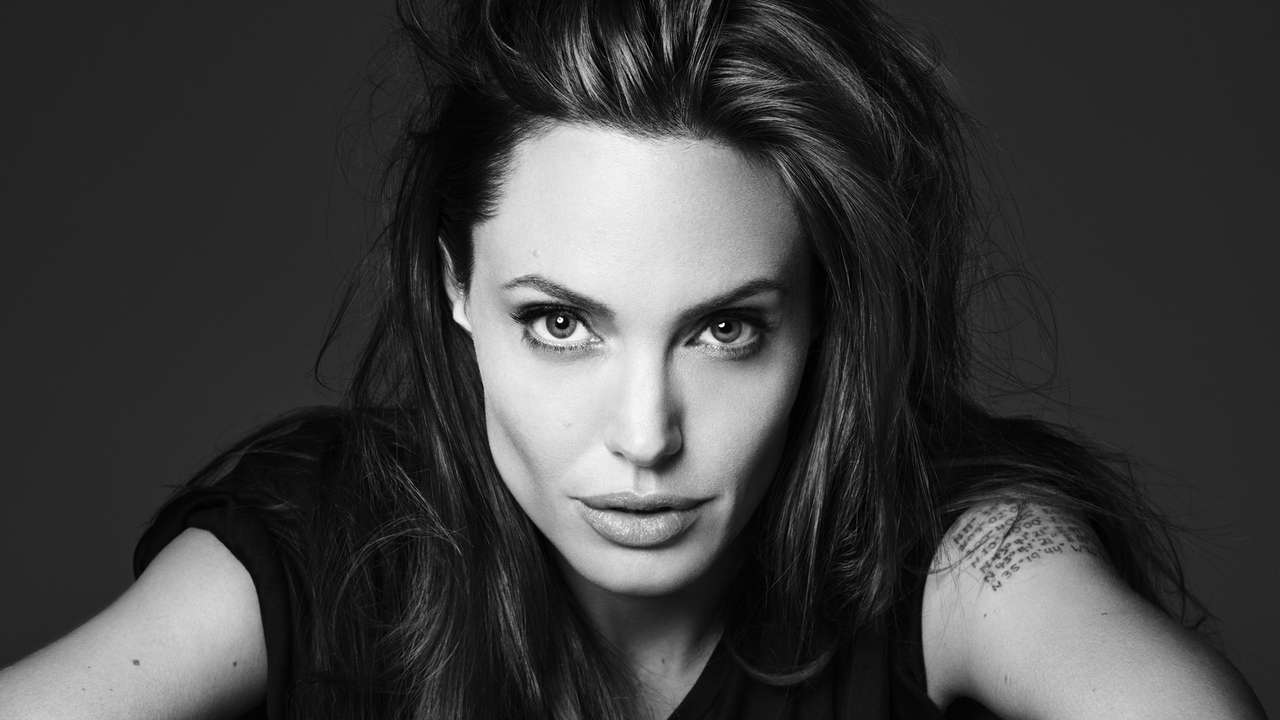 Angelina Jolie sends message to women fearing abuse during holiday season