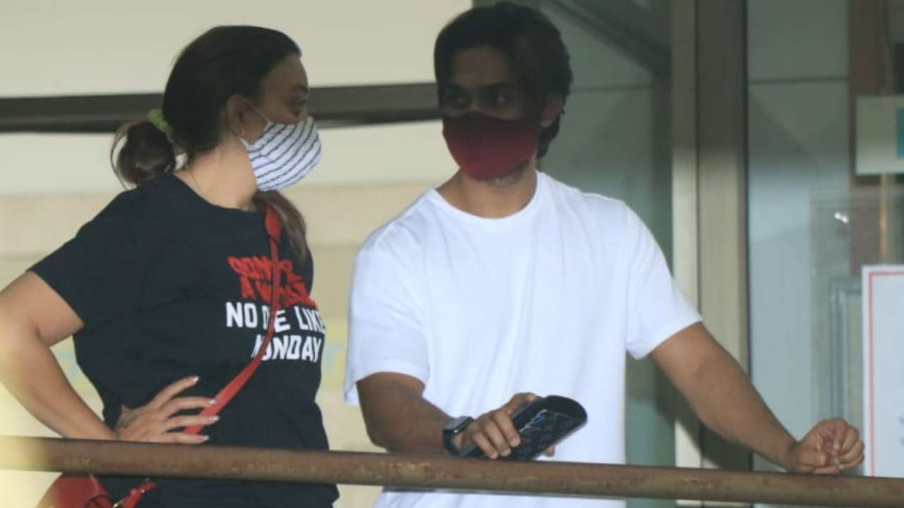 Lizelle D'Souza, Salman Yusuff Khan seen outside hospital