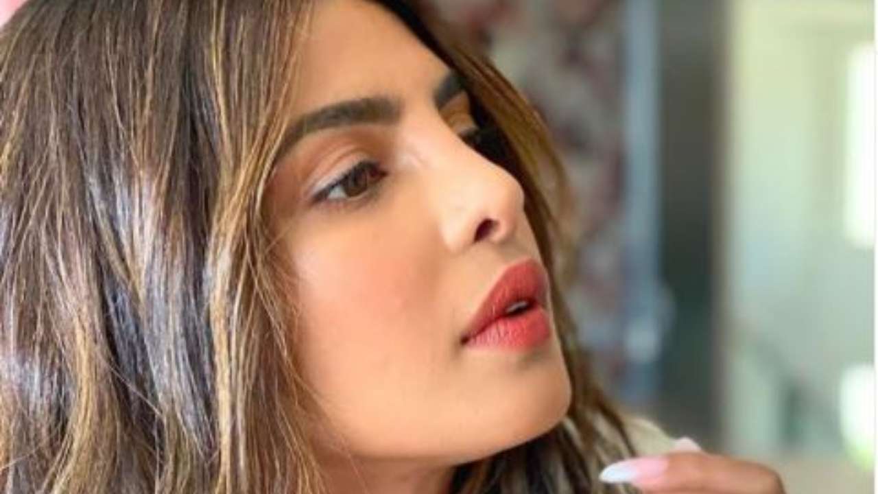 Priyanka Chopra flaunts 'berry' lips