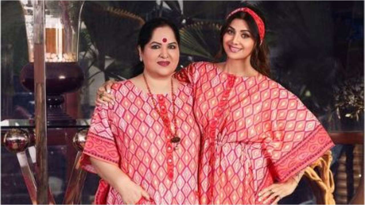 Shilpa Shetty twins in red outfit with mom Sunanda