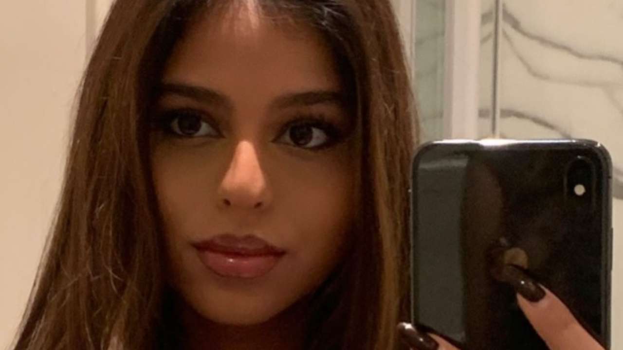 Suhana Khan shares stylish mirror selfie; Navya Naveli Nanda leaves