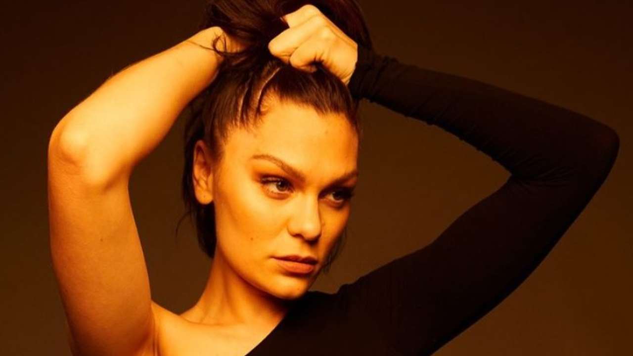 Jessie J Diagnosed With Menieres Disease People Com