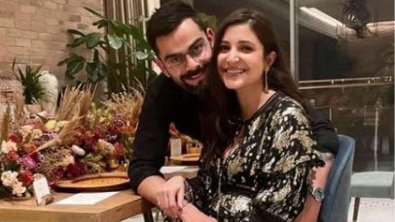 Parents Anushka Sharma Virat Kohli Make A Beautiful Black Couple When Celebrating The New Year With Friends India News Republic