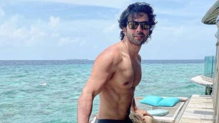 Varun Dhawan's shirtless photo from his Maldives vacation sets the Internet on fire