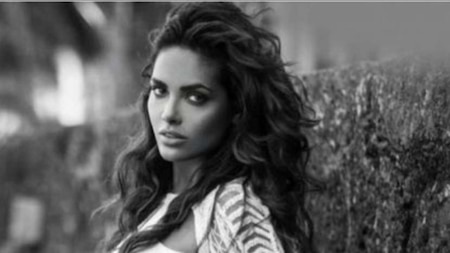 Esha Gupta looks gorgeous in simple black and white shot