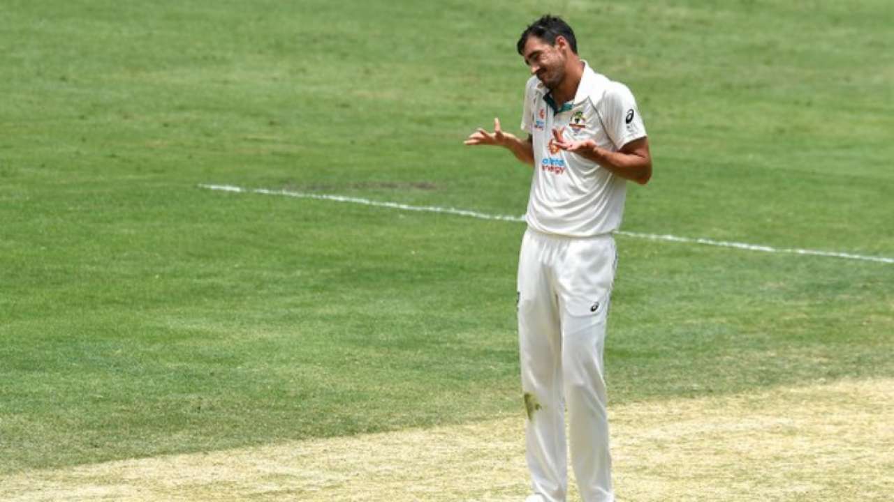 Mitchell Starc struggles