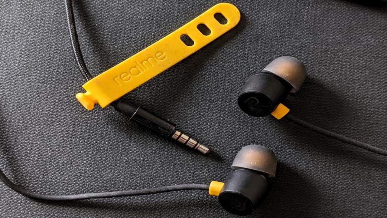 best wired earphones with mic under 1000