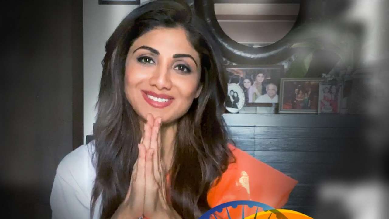 Shilpa Shetty writes 'swatantrata' instead of 'ganatantra' in her