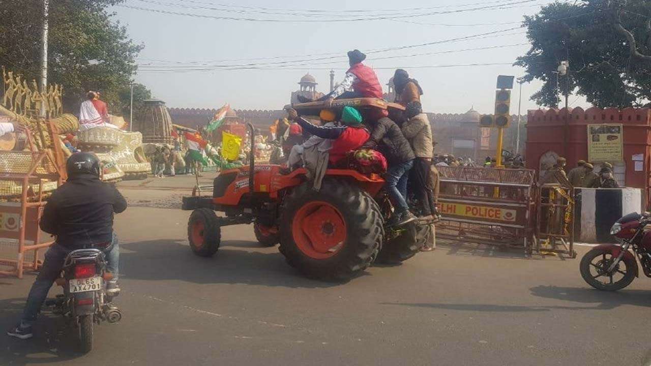 More than 20 tractors entered the Red Fort