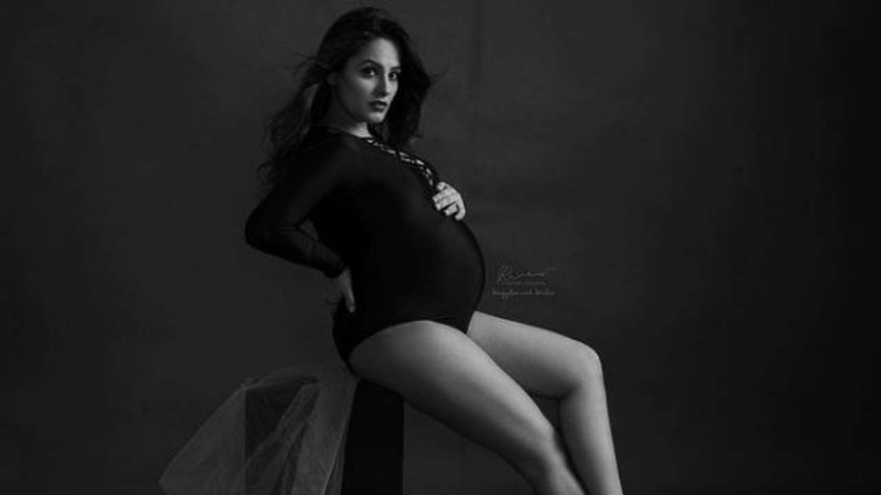 In Pics: Anita Hassanandani flaunts bare baby bump in stunning ...