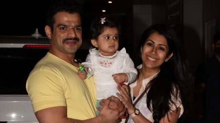 Karan Patel arrives with wife Ankita and daughter Mehr