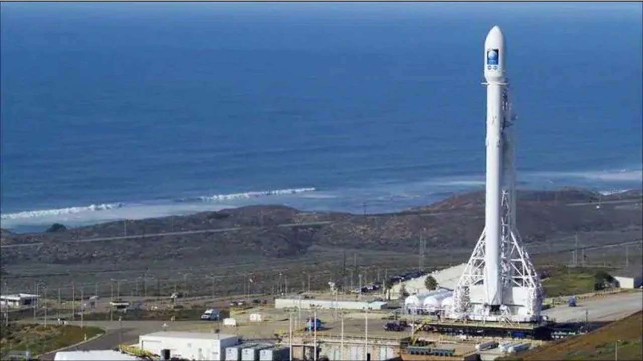 Three private passengers will fly with SpaceX rocket