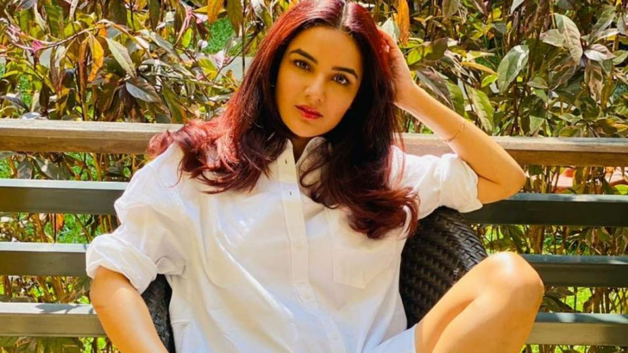 Jasmin Bhasin's white shirt look