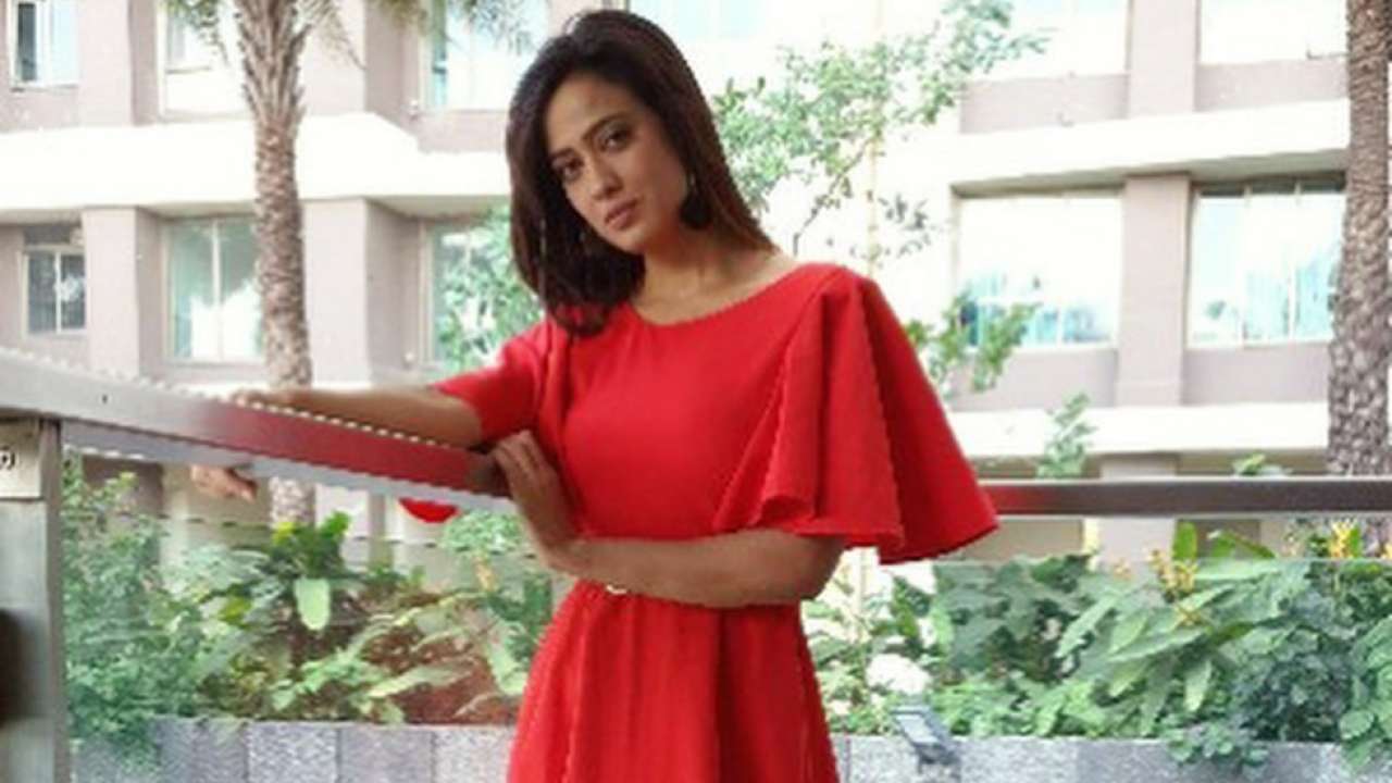 Shweta Tiwari stuns in a red outfit