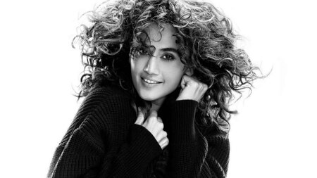 Taapsee Pannu flaunts her messy hair